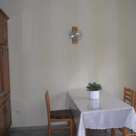 Modern With 2 Bathrooms In