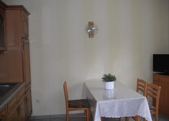 Modern With 2 Bathrooms In